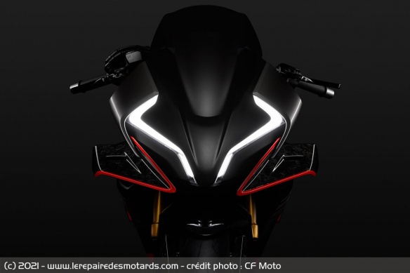 Signature à LED et ailerons aérodynamique, la sportive détonne sur le plan visuel