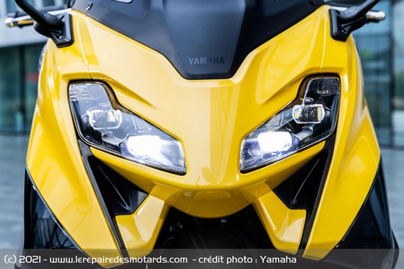 Les lignes du TMAX se font plus angulaires