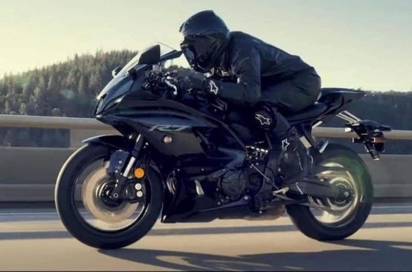 Yamaha R7 : taillée pour la piste