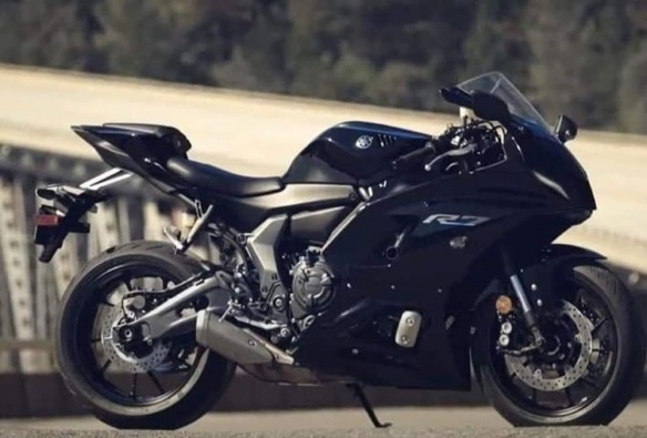 Yamaha R7 : elle a tout d'une grande