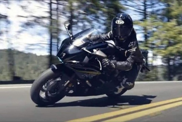 Yamaha R7 : sur route