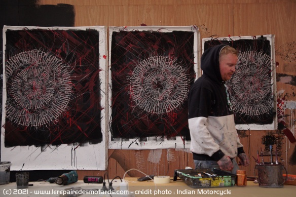 L'artiste néo-zélandais devant ses motifs L'artiste néo-zélandais devant ses motifs
