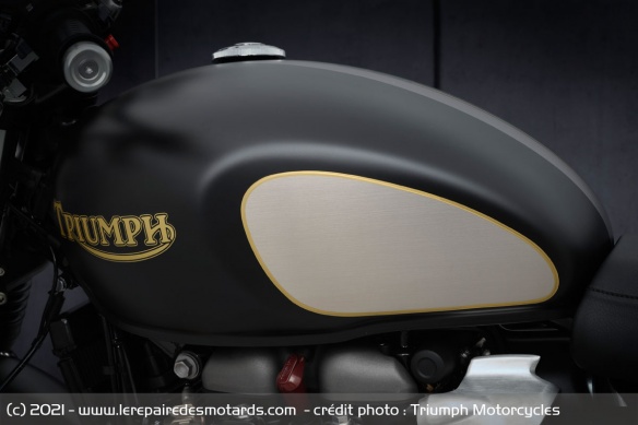 Le réservoir de la Triumph Street Twin Gold Line