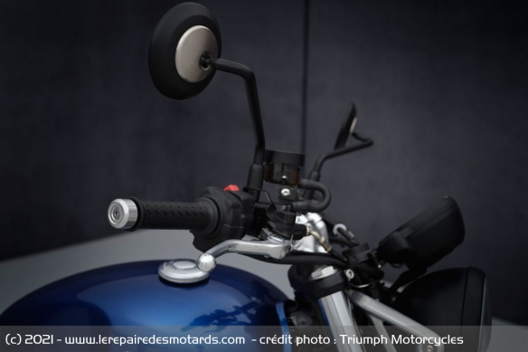 Rétroviseur de la Triumph Street Twin