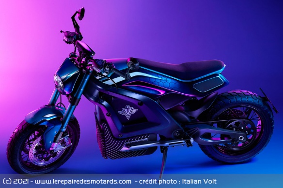 La moto promet une vitesse maximale de 200 km/h La moto promet une vitesse maximale de 200 km/h