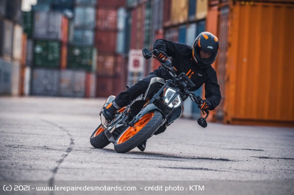 Roadster KTM 390 Duke 2021 Roadster KTM 390 Duke 2021