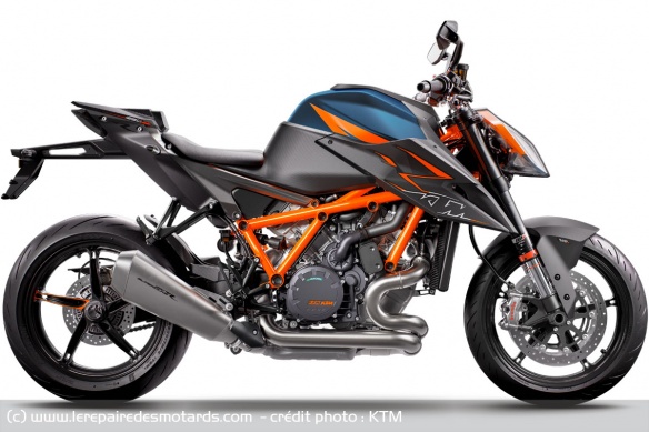 L'actuelle 1290 Super Duke R avec les équipements Power Parts L'actuelle 1290 Super Duke R avec les équipements Power Parts