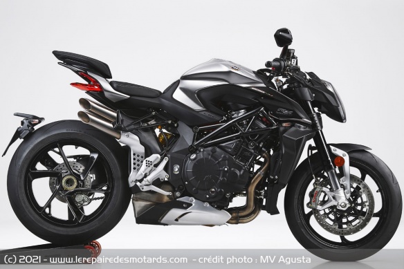 La RS est vendu 25.500 €, contre 32.200 € pour la RR