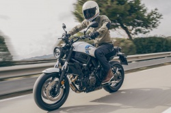 Roadsters Yamaha XSR700 et Xtribute 2022