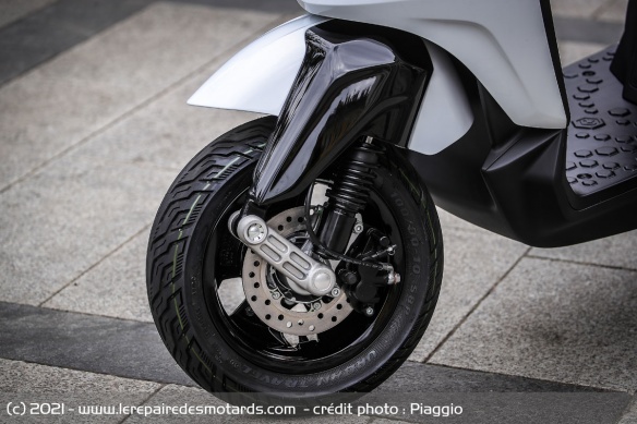 Le Piaggio 1 est doté de roues de 10