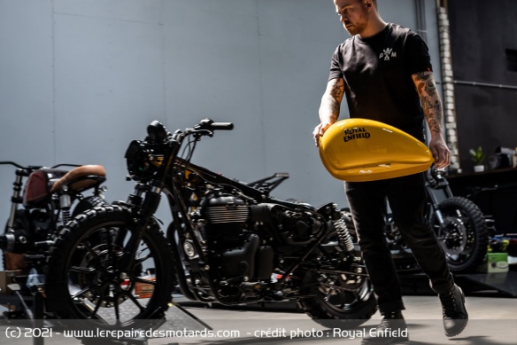 La Meteor 350 d'origine en plein démontage