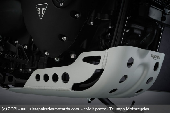 Sabot moteur en alu de la Triumph Street Scrambler 900 Sandstorm Edition Sabot moteur en alu de la Triumph Street Scrambler 900 Sandstorm Edition