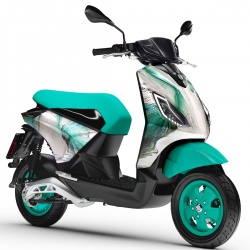 Scooter électrique Piaggio 1 Feng Chen Wang