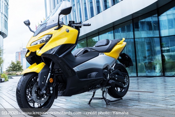 Le TMAX s'offre un nouveau look pour le nouveau millésime