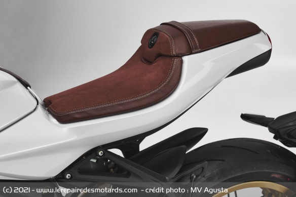 La selle en Alcantara marron ajoute au charme de la sportive