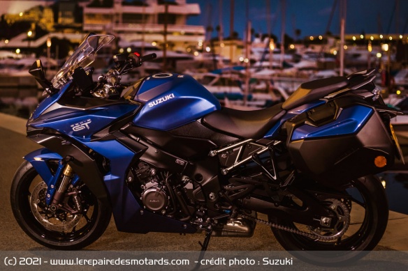 La GT conserve la base technique de la GSX-S 1000 La GT conserve la base technique de la GSX-S 1000