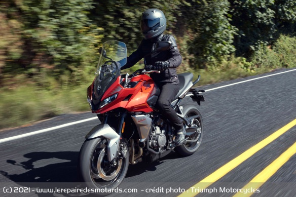 La Triumph Tiger Sport 660 sur route