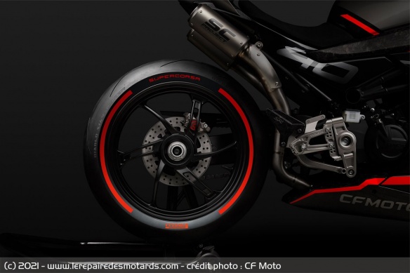 Brembo, Pirelli, Öhlins, SC Project... l'équipement mise sur le haut de gamme