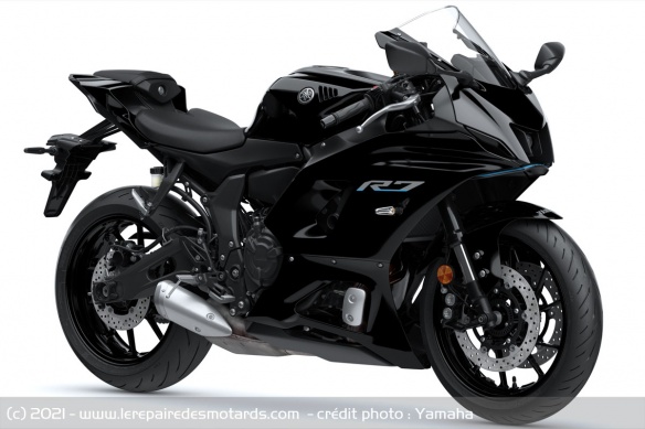 Sportive Yamaha R7