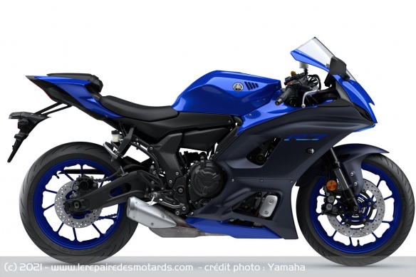 Sportive Yamaha R7