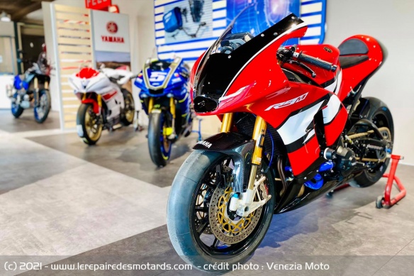 Difficile d'imaginer une Tracer 900 GT sous ce carénage Difficile d'imaginer une Tracer 900 GT sous ce carénage