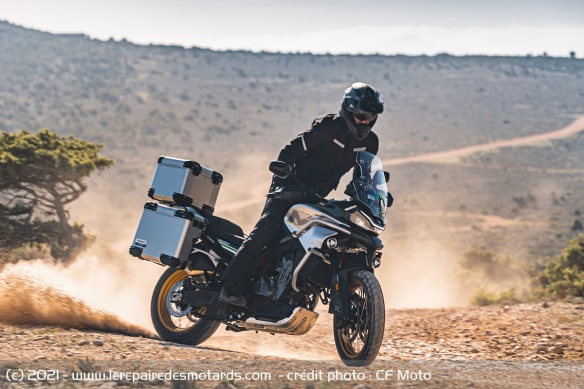 CF Moto dévoile le trail 800MT