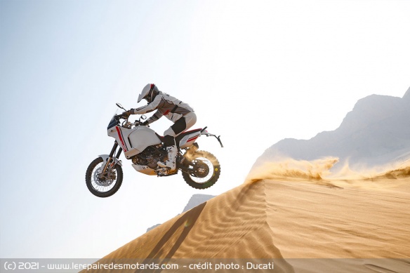 Ducati dans le Désert
