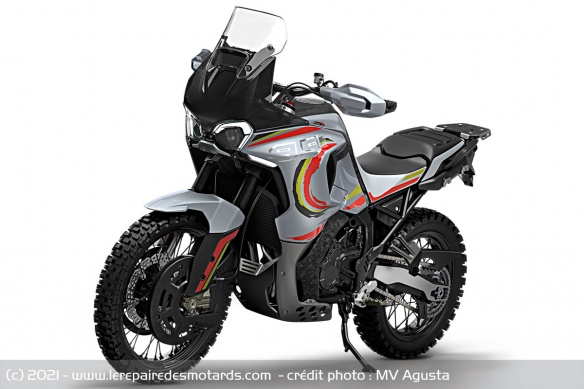 La 9.5 s'inspire de l'ancienne Cagiva Elefant La 9.5 s'inspire de l'ancienne Cagiva Elefant