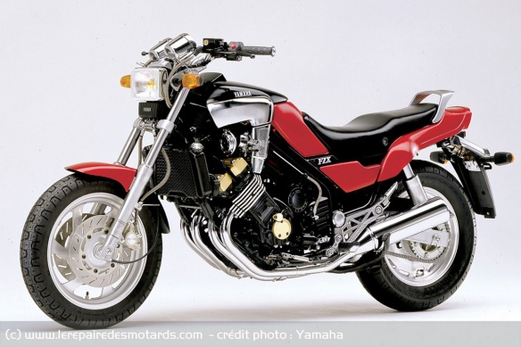 La Yamaha FZX 750 Fazer, première à avoir porté le nom de la lignée