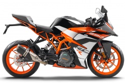 Rappel des KTM RC 390 R - Crédit photo : H. Mitterbauer