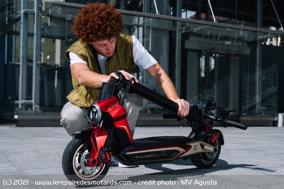 La MV Agusta Rapido Serie Oro est pliante