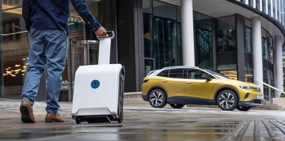 Un power bank sous forme de valise à roulettes