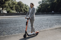 Comment s'assurer pour la mobilité urbaine ? - Crédit photo : Westend61/Envato