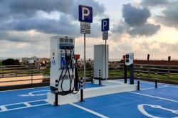 150 millions pour les bornes à recherche rapide - crédit photo : Power Dot