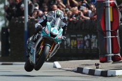 Tourist Trophy : doublé de Dunlop en Supersport - Crédit photo : IOMTT