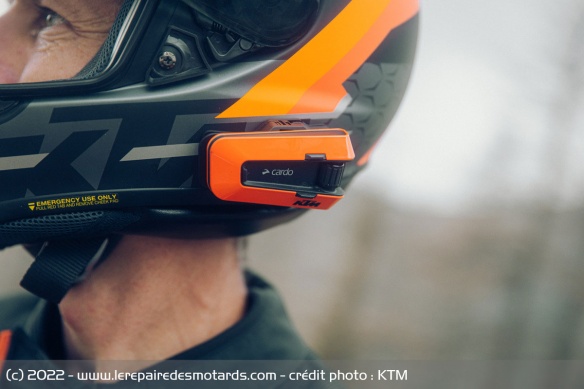 Le Packtalk Edge se décline en orange avec une édition spéciale KTM Le Packtalk Edge se décline en orange avec une édition spéciale KTM