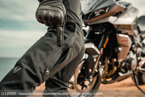 Les protections sont accessibles depuis l'extérieur Les protections sont accessibles depuis l'extérieur