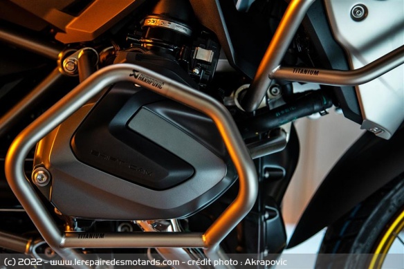 Le kit de protection Akrapovic en titane Le kit de protection Akrapovic en titane