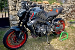 La Yamaha MT-09 équipée d'une selle Berry Sellerie