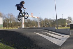 Le plus gros dos-d'âne de France transformé en rampe - Crédit : Riding Zone
