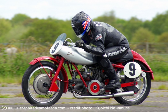Alan Cathcart au guidon de la Guzzi Bicilindrica 500 Alan Cathcart au guidon de la Guzzi Bicilindrica 500