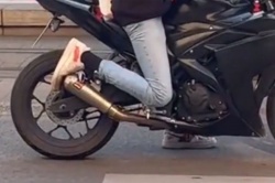 Truc de motard pour cacher un pot non homologué