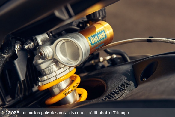 La suspension arrière est confiée à un amortisseur Öhlins