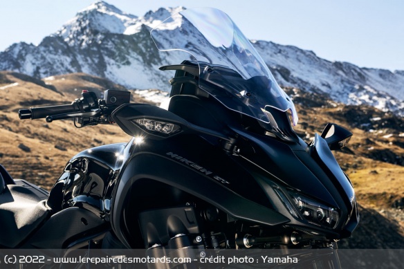 La bulle réglable de la Yamaha Niken GT