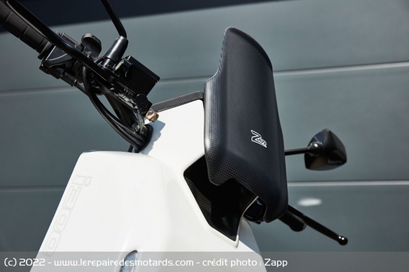 Le saute-vente carbone du Zapp i300