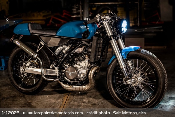 Difficile d'imaginer un enduro à la base de café racer Difficile d'imaginer un enduro à la base de café racer