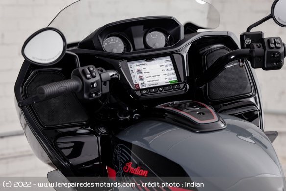 Ride Command, système audio, démarrage sans clé... les dotations restent haut de gamme