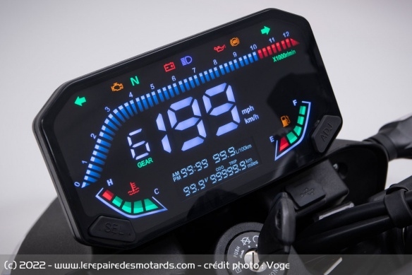 Le compteur LCD de la Voge 125R Le compteur LCD de la Voge 125R
