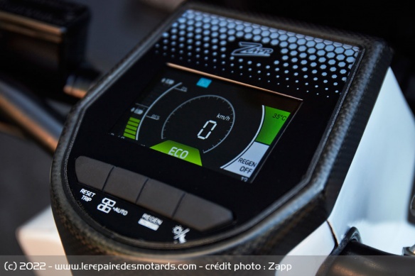 Le compteur TFT couleur du Zapp i300