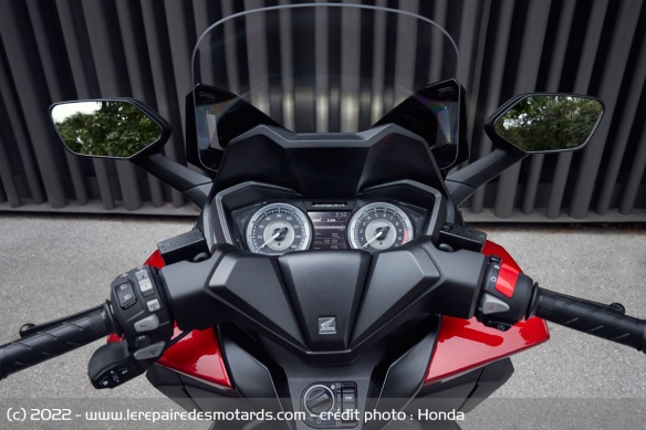 Le compteur du Honda Forza 350 2023